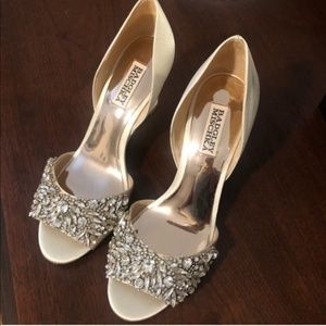 Badgley Mischka Hardy Ivory Wedges